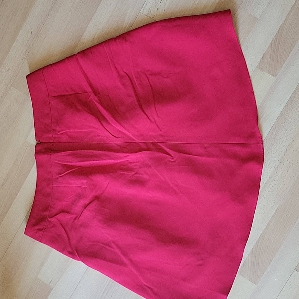 The Limited red skirt,  size m. Excellent condition - Picture 3 of 4